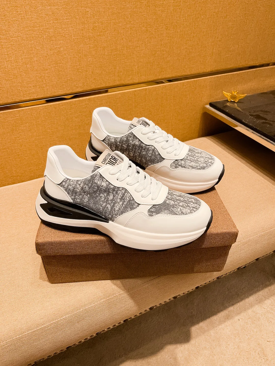 Men's shoes💰 460💰【Dior】🔥Men's high-end brand of shoes official website 1:1 latest masterpiece: the upper is made of Italian imported first-layer cowhide with a comfortable and breathable lining➕original non-slip and wear-resistant outsole🔥, making walking more convenient and comfortable! An exclusive new model, a stunning work, a beautiful 1:1 replica [color] compared to the official quality! Create a fashionable personality to set off your uniqueness! A must-have for trendy men! Classic🔥Size: 38-44 Color: 🔥 2⃣️ colors available🔥